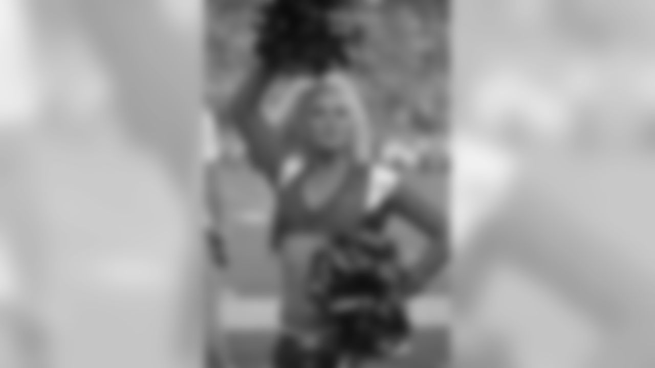 180811, Denver Broncos, MV, 2018 180811, Denver Broncos, Cheerleaders, DBC, Photo By: Paul Cloud Erica