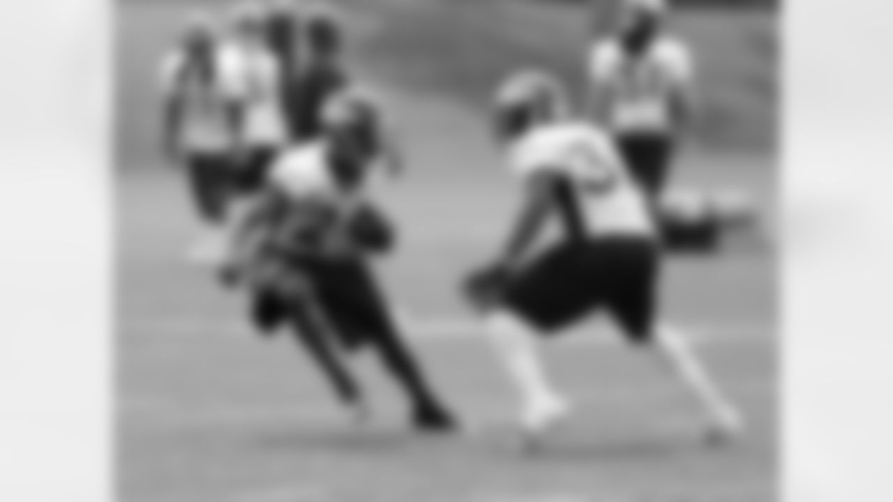S Rahim Moore tries to juke S Duke Ihenacho during a drill.
