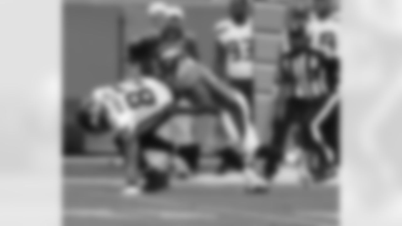 Linebacker Wesley Woodyard tackles tight end Kellen Winslow.