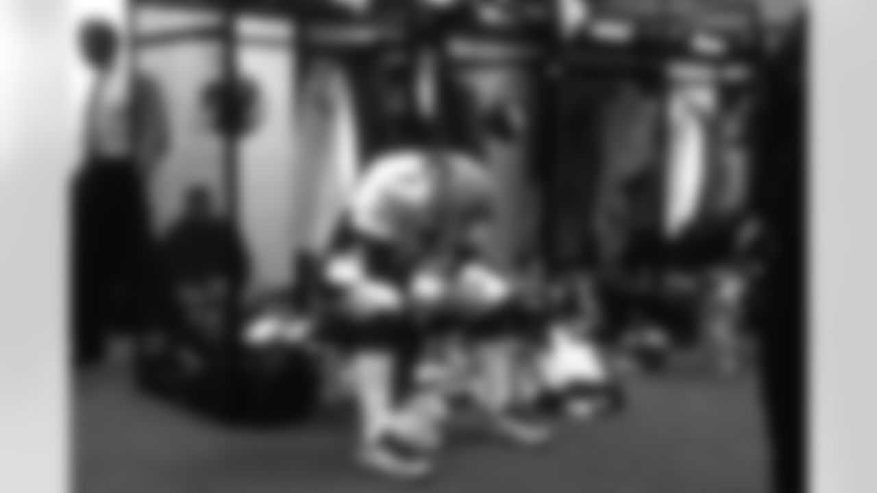 John Elway goes through mental preparation before the AFC Championship game against the Pittsburgh Steelers at Three Rivers Stadium in Pittsburgh, PA January 11, 1998.