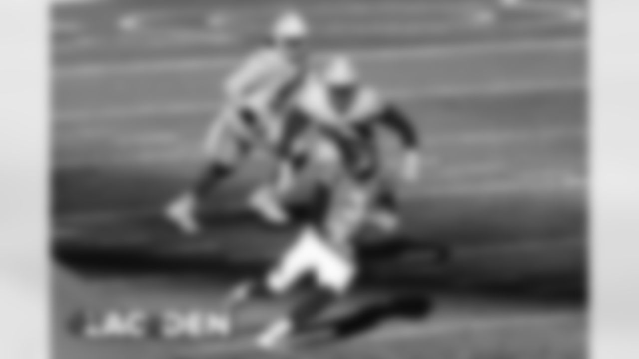 Drew Lock scrambles during the first half of the Broncos' Week 8 game against the Los Angeles Chargers at Empower Field at Mile High on November 1, 2020. (Photo by Gabriel Christus)