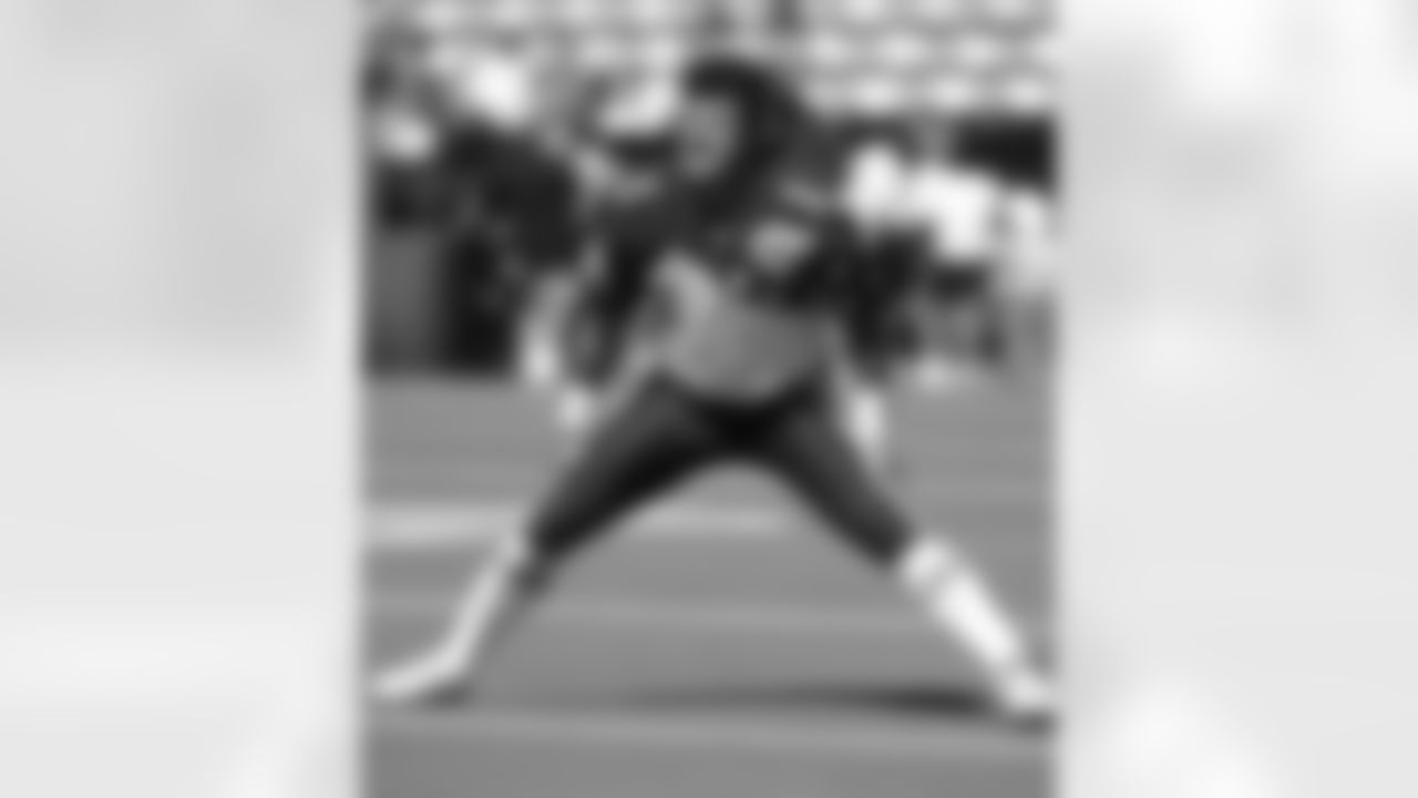 Denver Broncos kicker Jason Elam warms up before the NFL Pro Bowl, a 20 - 13 NFC victory on Feb. 4, 1996, at Aloha Stadium in Honolulu. (Al Messerschmidt via AP)