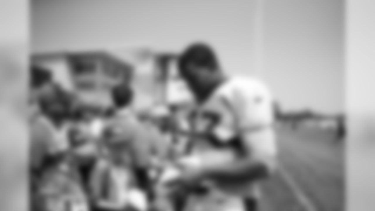 DeMarcus Walker signs autographs during training camp at UCHealth Training Center in Centennial, CO, August 16, 2018.
Photo by Gabriel Christus