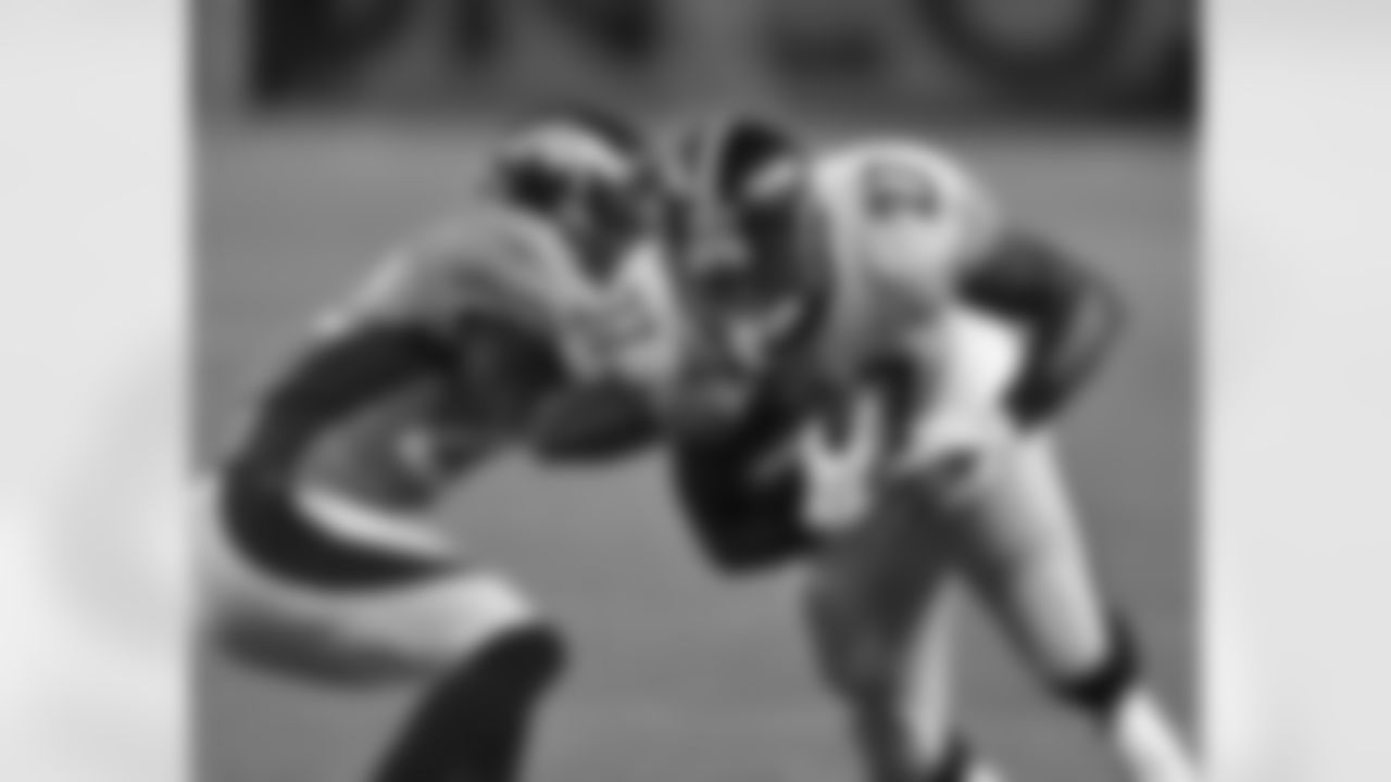 CB Tracy Porter makes a tackle.