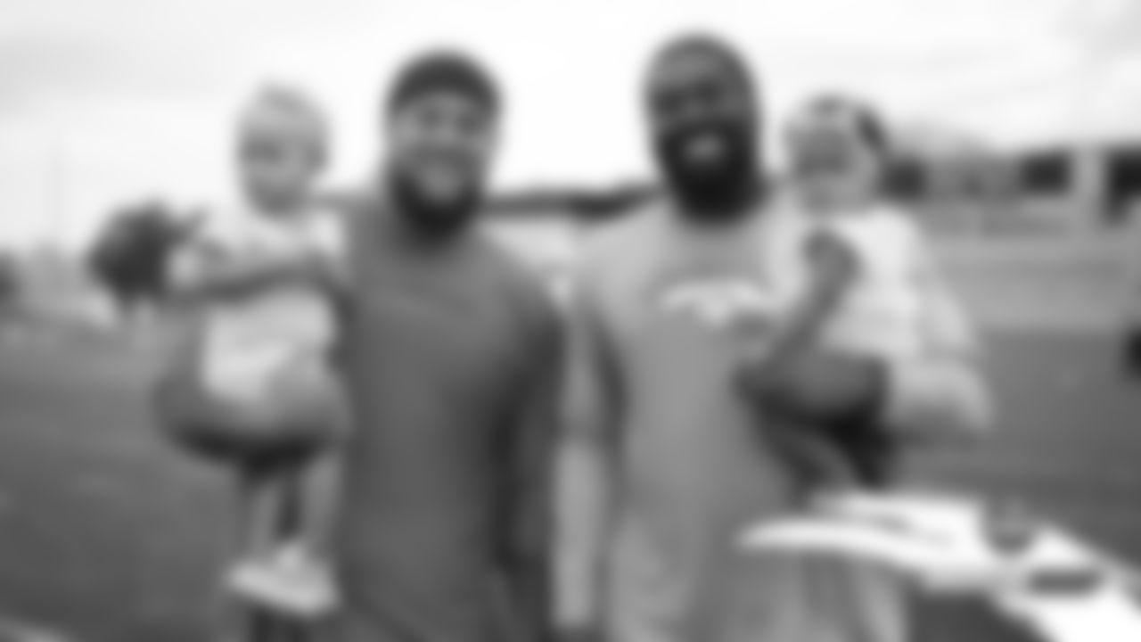 Mike Purcell and Shelby Harris with their kids during joint practice with the San Francisco 49ers at UCHealth Training Center in Denver, Colorado, August 17, 2019.
Photo by Gabriel Christus