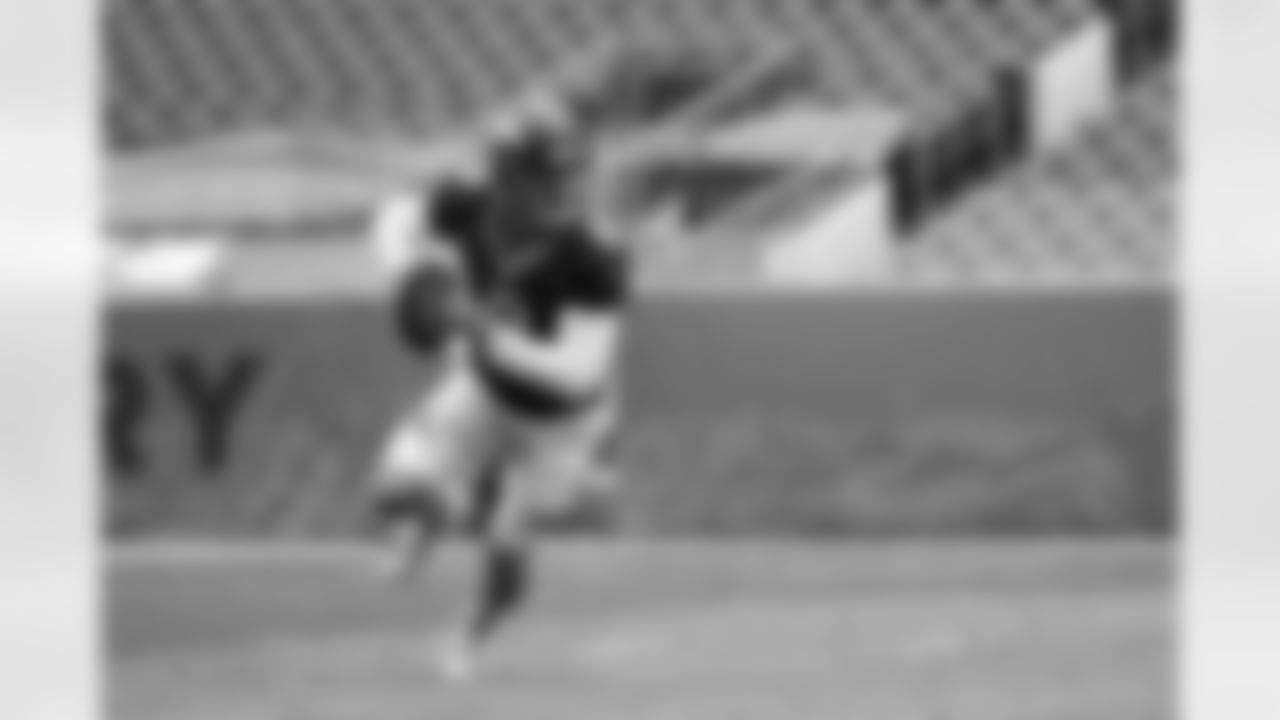 Jeff Driskel scrambles during practice on Day 12 of training camp at Empower Field at Mile High on August 29, 2020. (Photo by Ben Swanson)