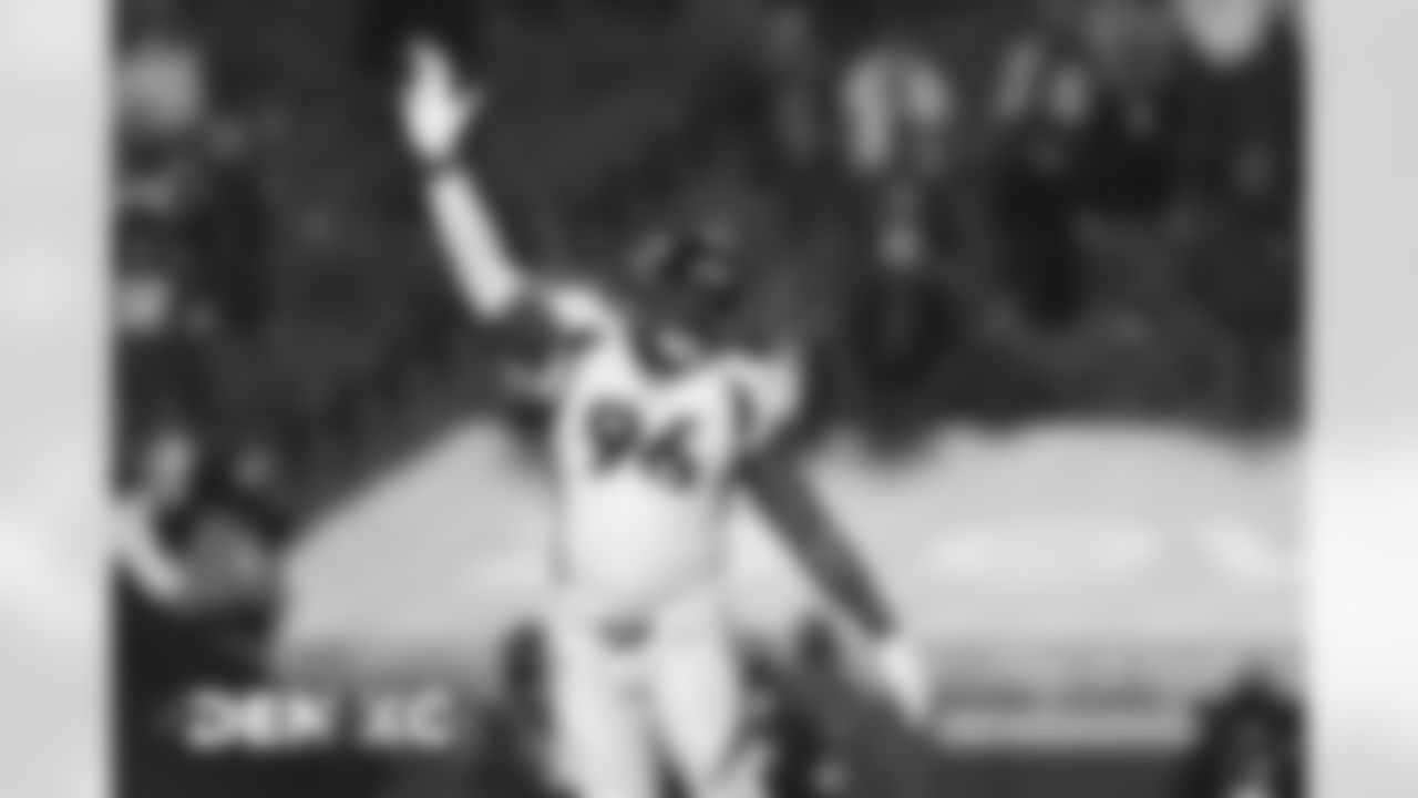 Denver Broncos defensive end Shelby Harris (96) celebrates after batting down a pass on third down during the NFL game against the Kansas City Chiefs at Arrowhead Stadium in Kansas City, Missouri, December 06, 2020.
Photo by Gabriel Christus