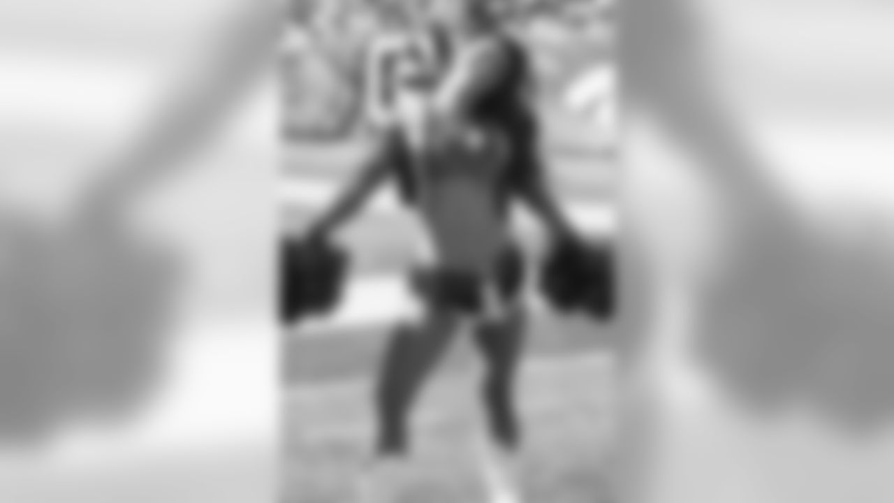 Copyright © Paul Cloud DBC, Cheerleaders Sara