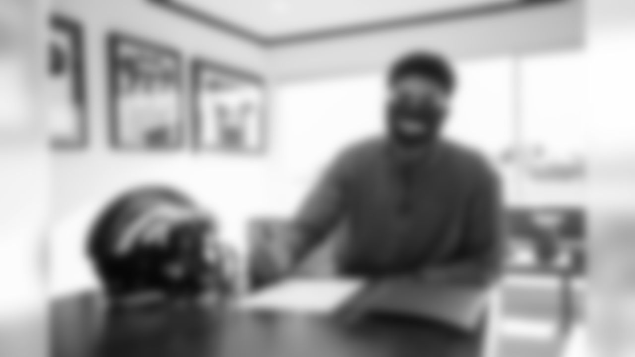 Albert Okwuegbunam signs his rookie contract in Pat Bowlen's conference room at UCHealth Training Center on July 27, 2020. (Photo by Ben Swanson)
