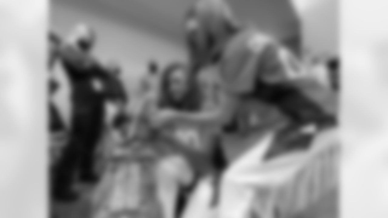Denver Broncos Cheerleaders and Miles the Mascot deliver more than 2,700 gourmet boxed lunches, prepared by Epicurean Catering, to frontline and essential workers (healthcare professionals, first responders, teachers, grocery store employees and nonprofits) the week of Aug. 31, 2020.
