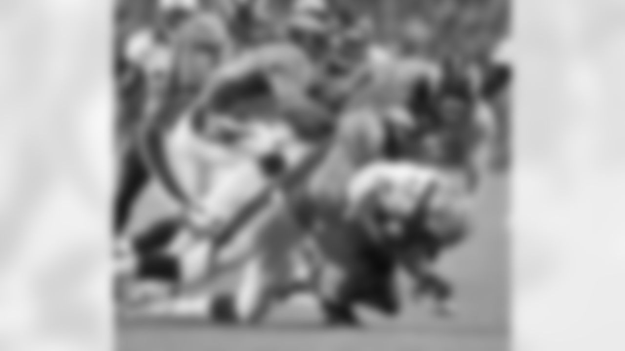 LS Aaron Brewer records the first special-teams tackle of his career.