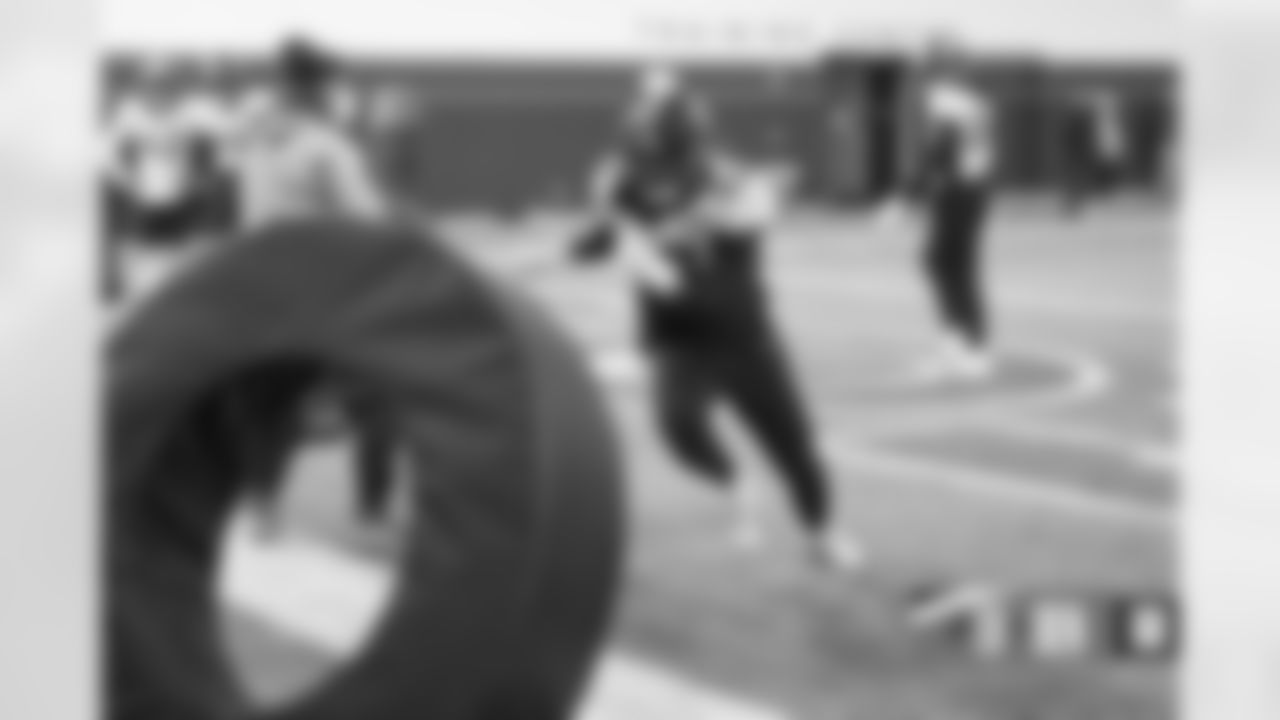 Jonathon Cooper during practice on Thursday, November 17, 2022 at UCHealth Training Center in Englewood, Colorado.
Photo by Gabriel Christus/Denver Broncos