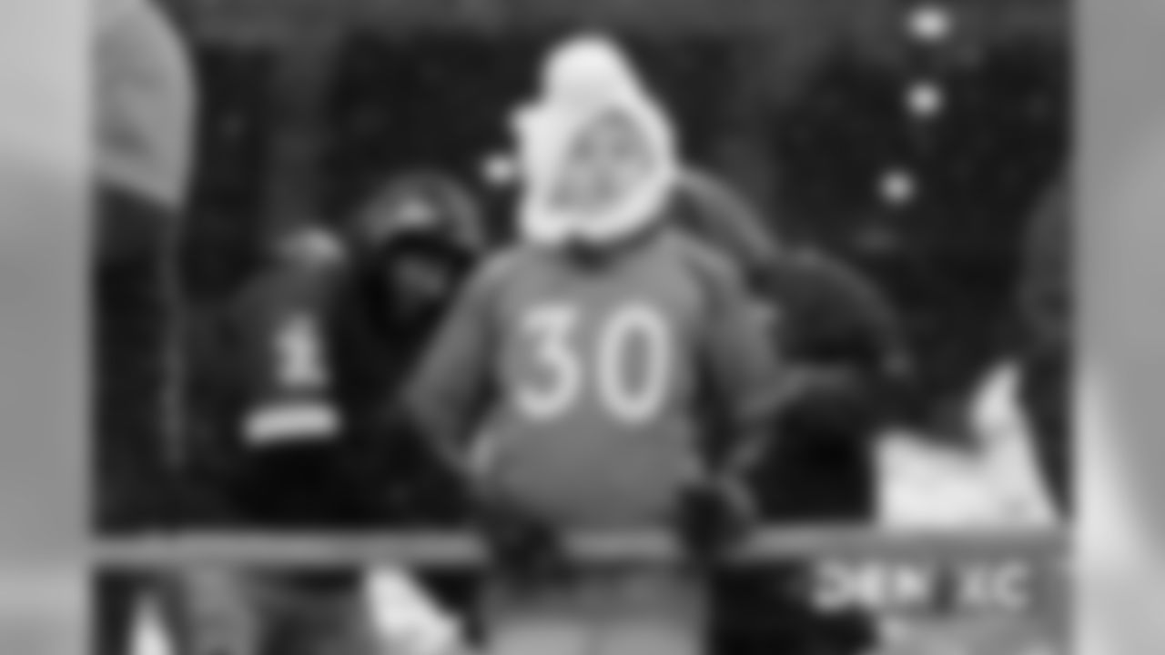 A young fan in the snow before the Broncos' Week 15 game against the Kansas City Chiefs at Arrowhead Stadium on December 15, 2019. (Photo by Ben Swanson)