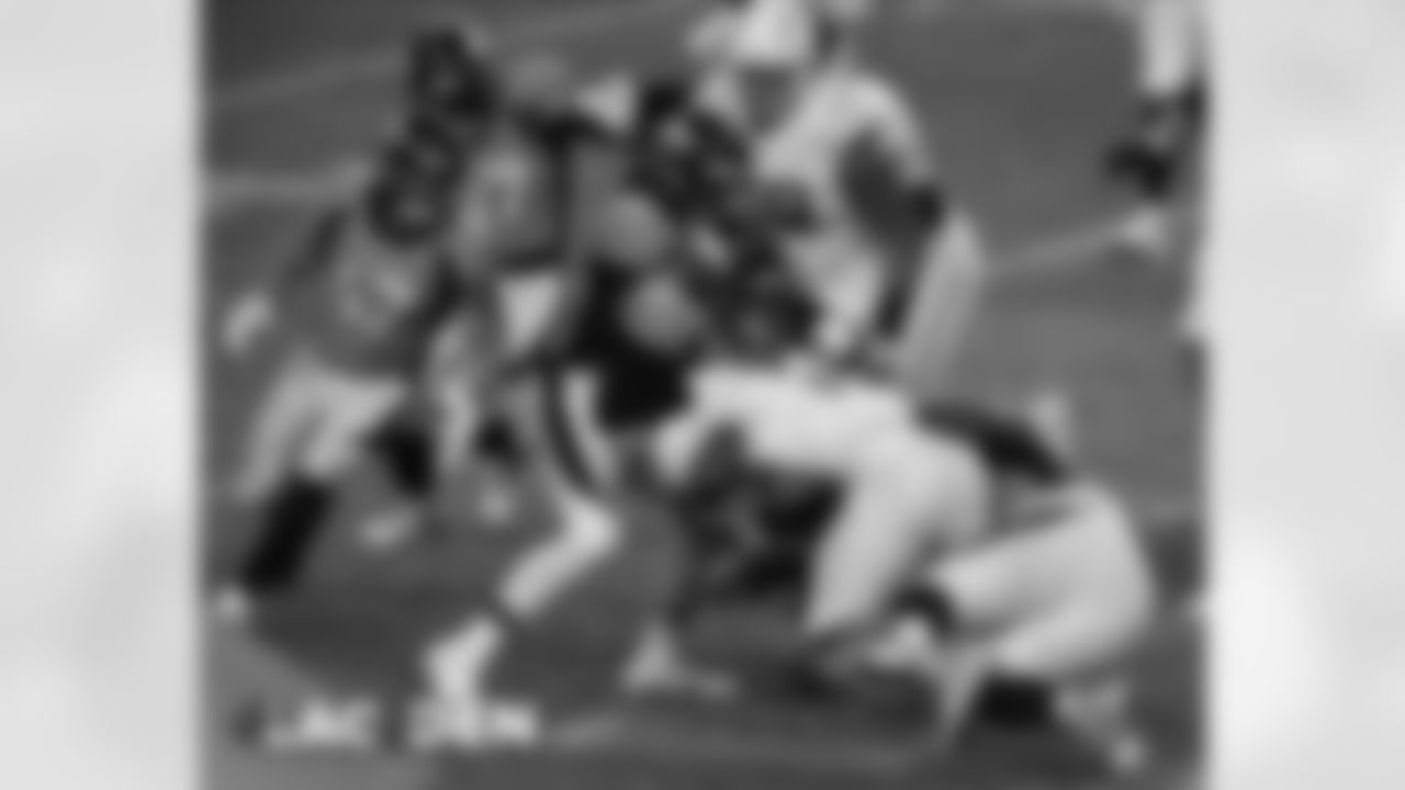 Action during the second half of the NFL game against the Los Angeles Chargers in Denver, Colorado, Nov.1, 2020.
(Photo: Eric Lars Bakke)