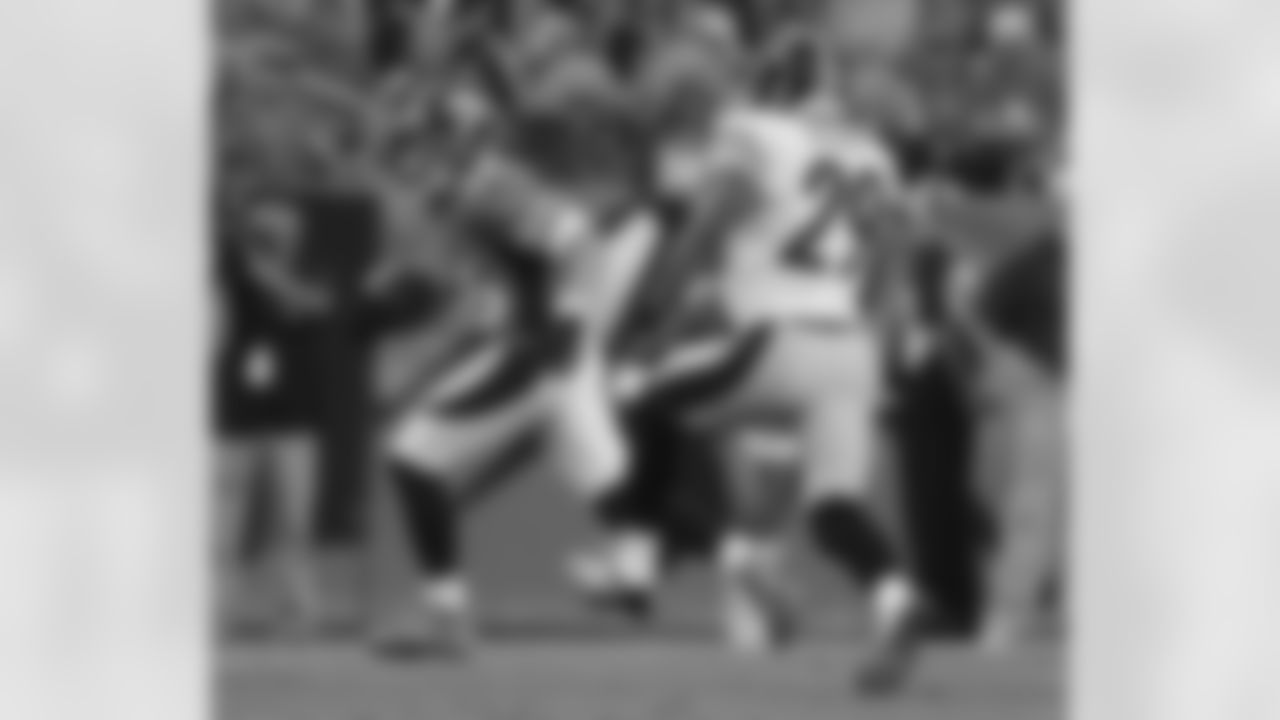 S Jim Leonhard returns a punt in the first half.