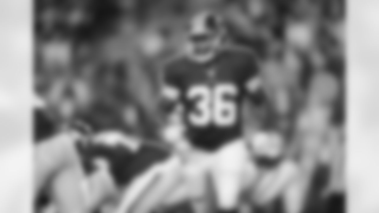 FB 36 Darrel Young