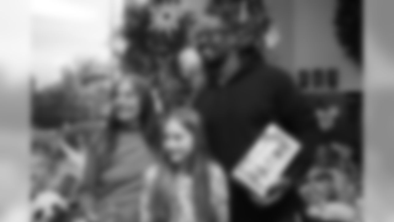 Von Miller takes photos with fans to help encourage donations at a toy drive for Boys & Girls Clubs of Metro Denver for the holidays on December 23, 2019. (Photo by Ben Swanson)