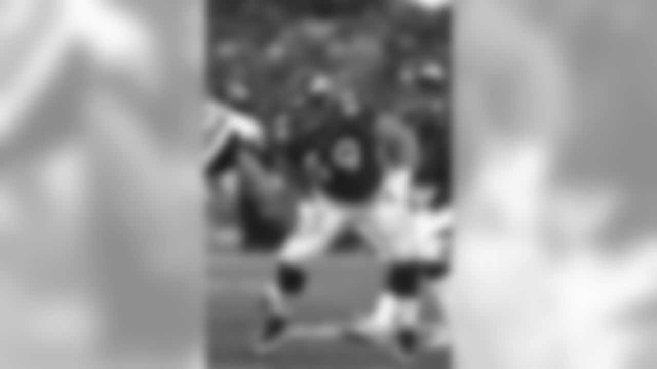 After six years in Washington, Mark Schlereth arrived in Denver with little to prove. He had already been a Pro Bowler and already won a Super Bowl. But with the Broncos, he showed how he could be even better. Schlereth was a key part of a strong offensive line that could protect John Elway just as well as it could make holes for Terrell Davis. By the time he retired, Schlereth added another Pro Bowl and earned two more Super Bowl rings.