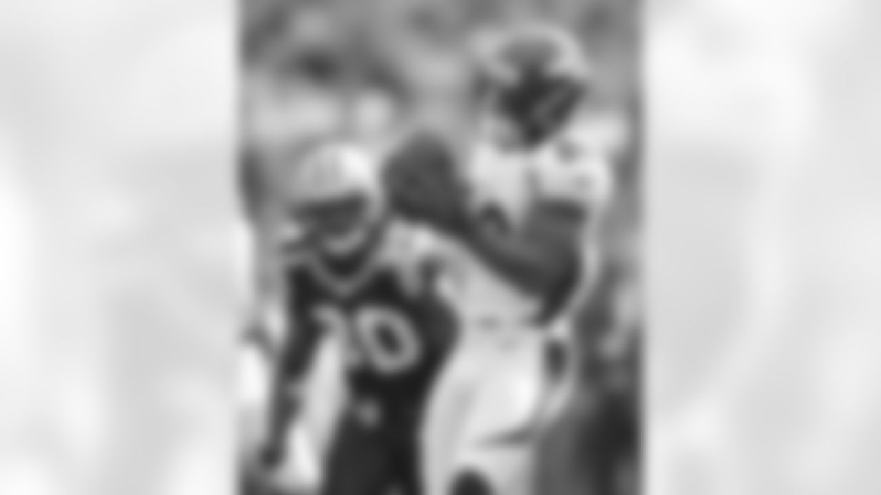 WR Demaryius Thomas hauls in a pass from Manning.