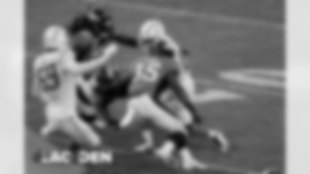 Jeremy Cox during the second half of the Broncos' Week 8 game against the Los Angeles Chargers at Empower Field at Mile High on November 1, 2020. (Photo by Gabriel Christus)