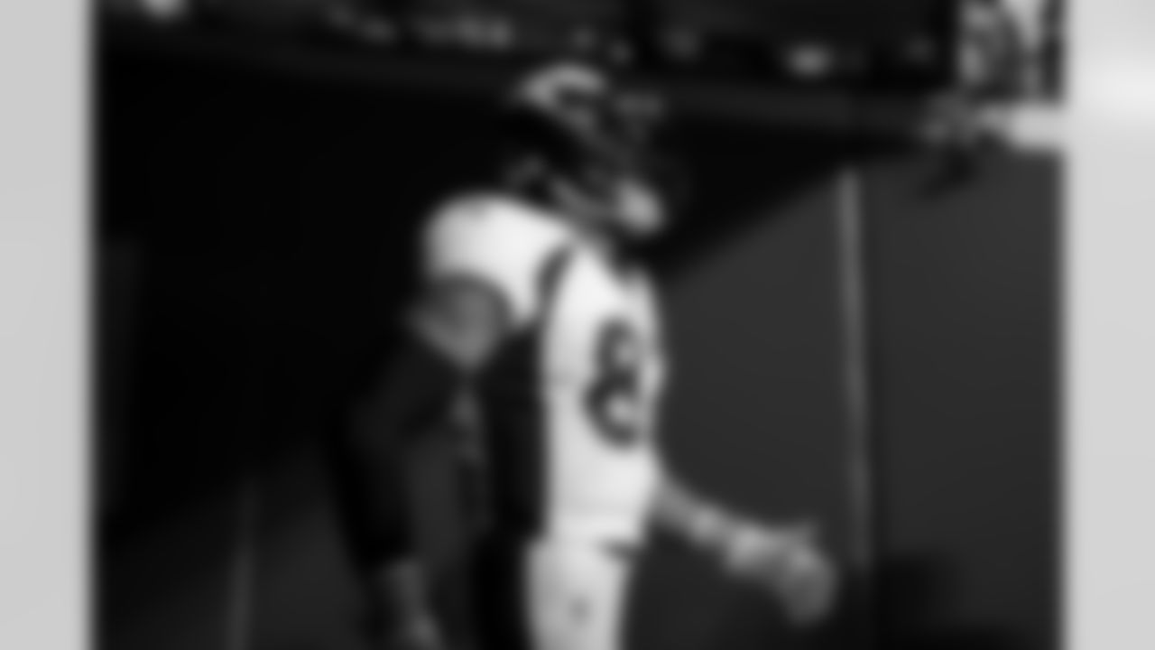 Noah Fant before the Broncos' Week 13 game against the Kansas City Chiefs at GEHA Field at Arrowhead Stadium in Kansas City, Missouri on December 5, 2021. (Photo by Gabriel Christus)