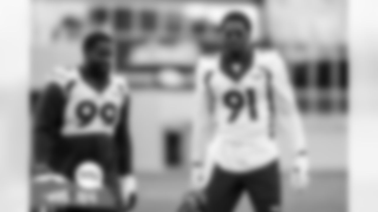 Shamar Stephen and Stephen Weatherly during practice at UCHealth Training Center in Englewood, Colorado on October 26, 2021. (Photo by Ben Swanson)