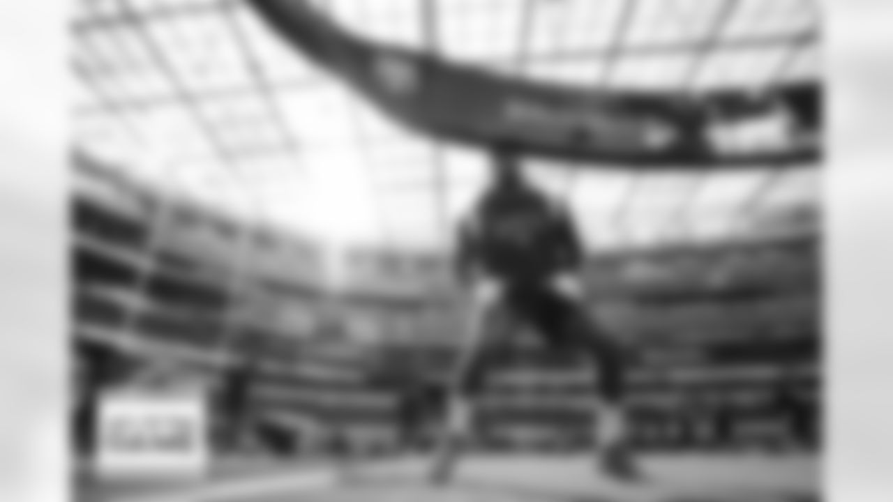 Bradley Chubb during pregame warmups before the Denver Broncos' Week 6 game against the Los Angeles Chargers at SoFi Stadium in Inglewood, California on October 17, 2022. (Photo by Ben Swanson)