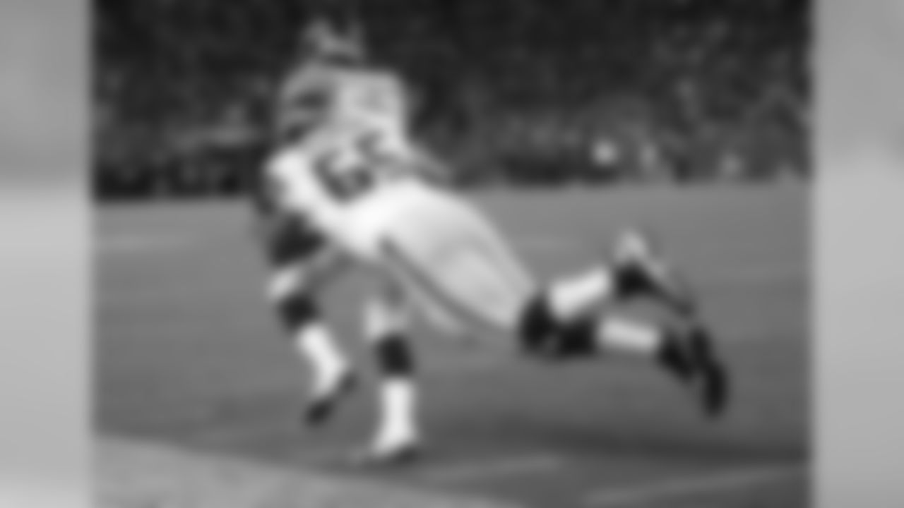 LB Steven Johnson