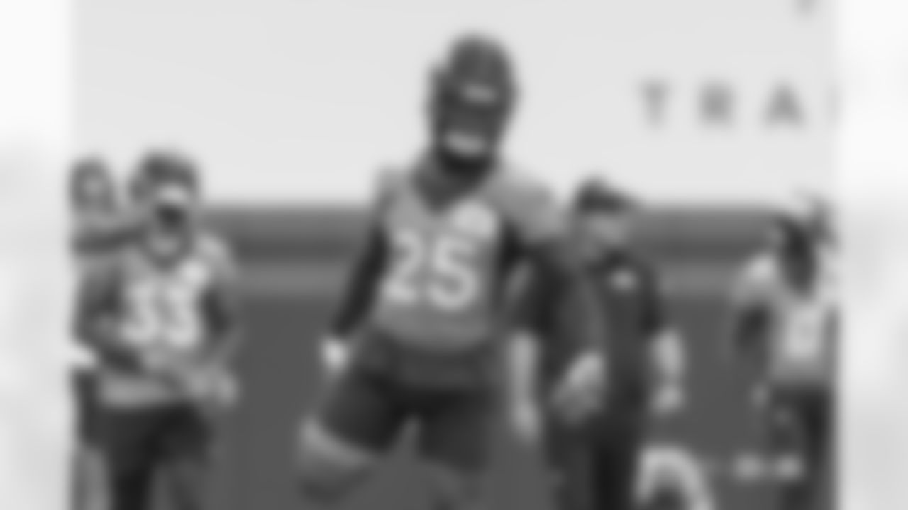 Samaje Perine during practice at Centura Health Training Center in Englewood, Colorado on September 22, 2023. Photo by Gabriel Christus / Denver Broncos