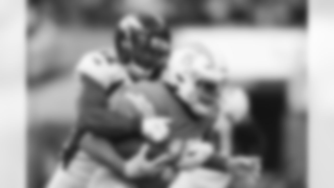 Denver Broncos safety Kareem Jackson (22) tackle lalc15 during the NFL game against the Los Angeles Chargers on Sunday, January 2, 2022 at SoFi stadium in Los Angeles, California.
Gabriel Christus