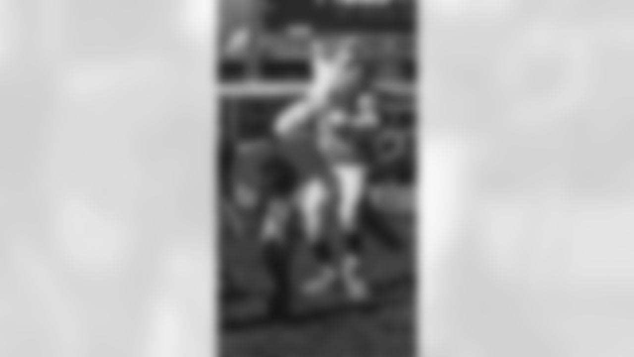 parrillada_photo_gallery_vert_0000_BRONCOS PARRILLADA00086704