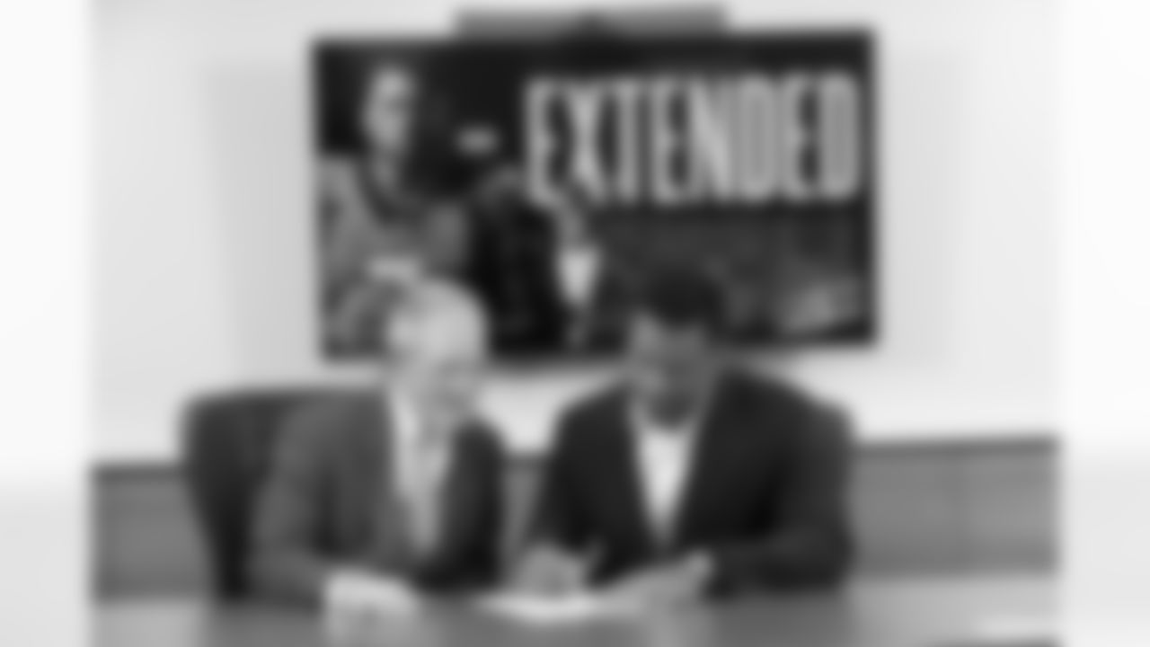Russell Wilson signs his contract extension with Mark Rodgers on Thursday, September 1, 2022 at UCHealth Training Center in Englewood, Colorado.
Photo by Gabriel Christus/Denver Broncos