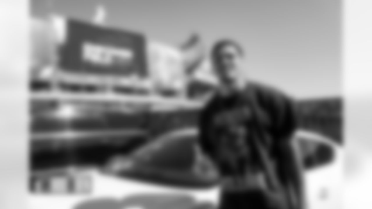 Justin Simmons during player arrivals before the Broncos' Week 2 game against the Houston Texans at Empower Field at Mile High in Denver, Colorado on September 18, 2022. (Photo by Ben Swanson)