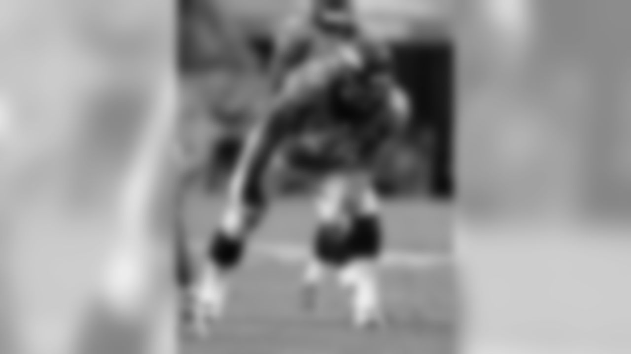 offensive guard Louis Vasquez (65)