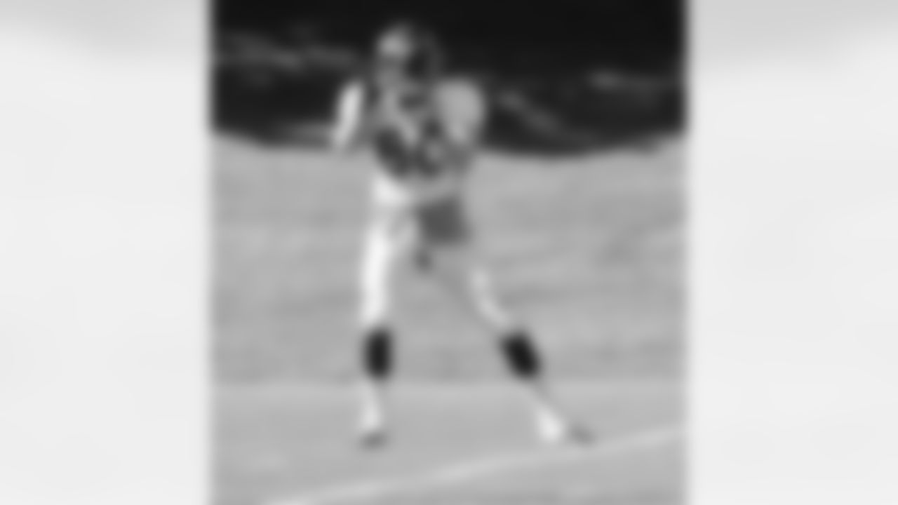 TE Julius Thomas catches a pass from QB Brock Osweiler.