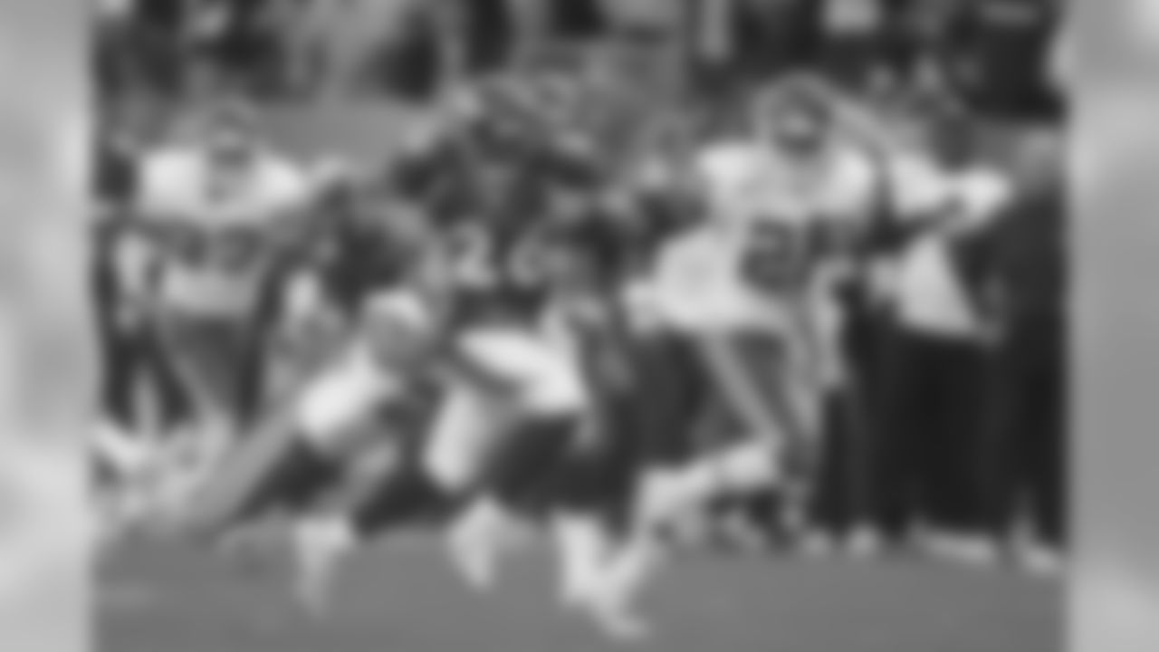 Tatum Bell tries to escape a tackle as the Denver Broncos played the Kansas City Chiefs in Week 2 NFL action at Invesco Field at Mile High in Denver, CO on September 17, 2006. Trevor Brown, Jr./Rich Clarkson & Associates, LLC