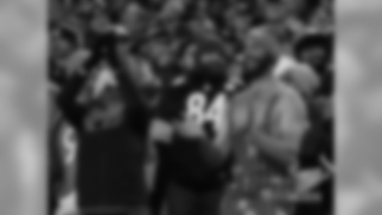 Fans celebrate touchdown during the second half of the NFL game against the Pittsburgh Steelers , Sunday, November 25, 2018, in Denver. (Photo: © Eric Lars Bakke)