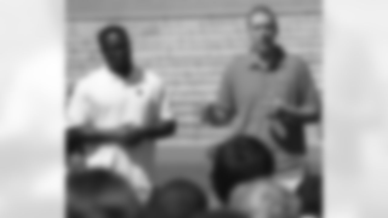 Von Miller and Team Nutritionist Bryan Snyder fieled questions from the athletes.