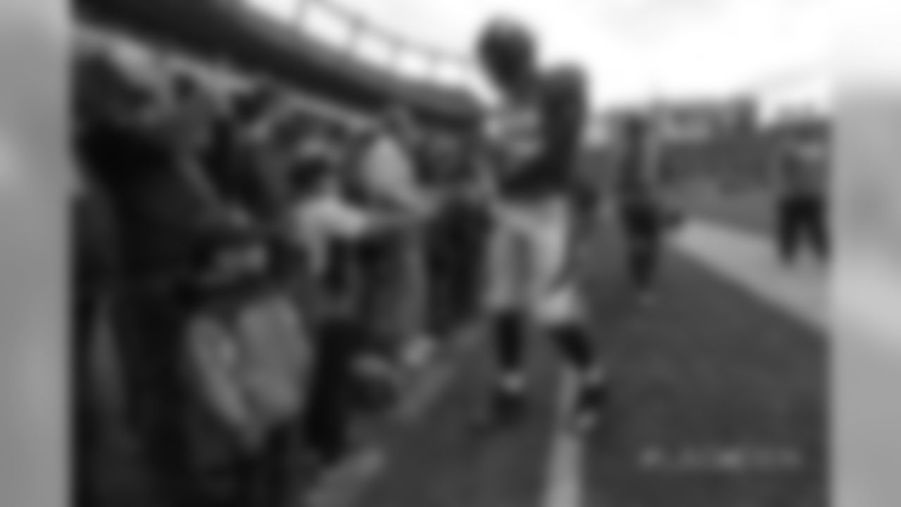 Von Miller greets young fans before the Broncos' Week 17 game against the Los Angeles Chargers at Broncos Stadium at Mile High on December 30, 2018.