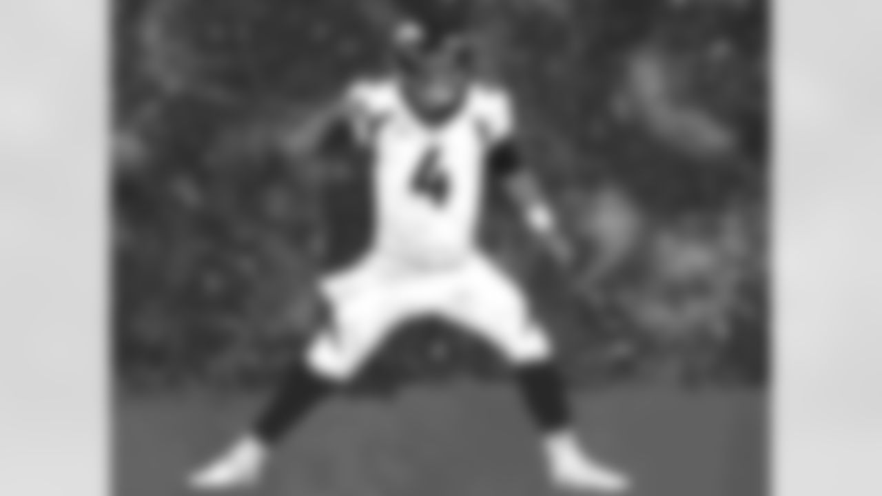Illustration based on photo originally taken by Gabriel Christus for the Denver Broncos.