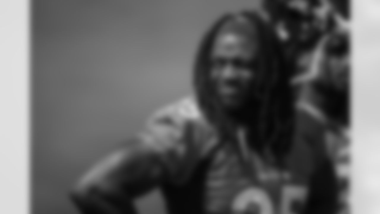 Melvin Gordon III looks back over his shoulder after the fifth training camp practice at UCHealth Training Center on August 19, 2020. (Photo by Ben Swanson)