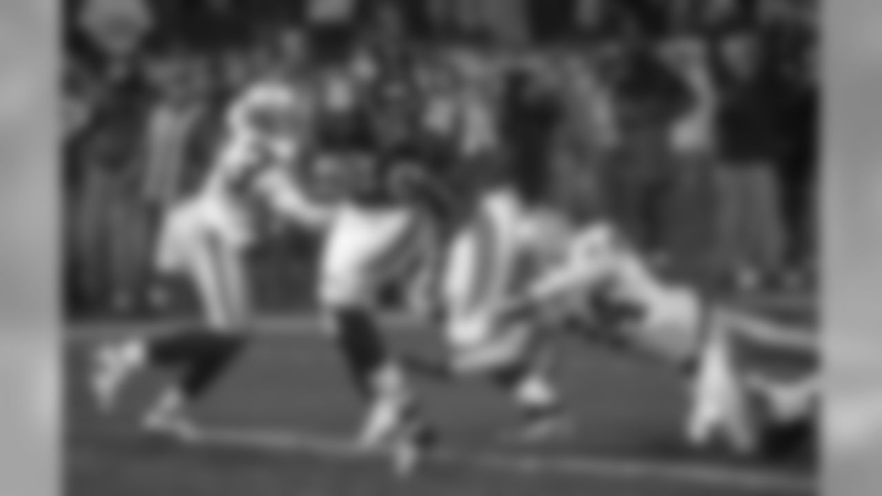 In a thrilling game capped by a game-winning Jason Elam field goal as time expired, Ring of Fame RB Terrell Davis also scored the last touchdown of his career.