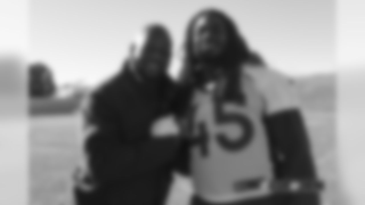Former Broncos linebacker Al Wilson talks with Alexander Johnson, who is also former Tennessee Volunteer, at practice on December 13, 2018 at UCHealth Training Center.
