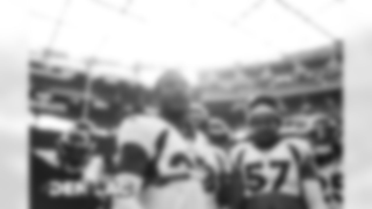 Denver Broncos safety Will Parks (27) leads a huddle during the NFL game against the at SoFi Stadium in Inglewood, California, December 27, 2020.
Photo by Gabriel Christus