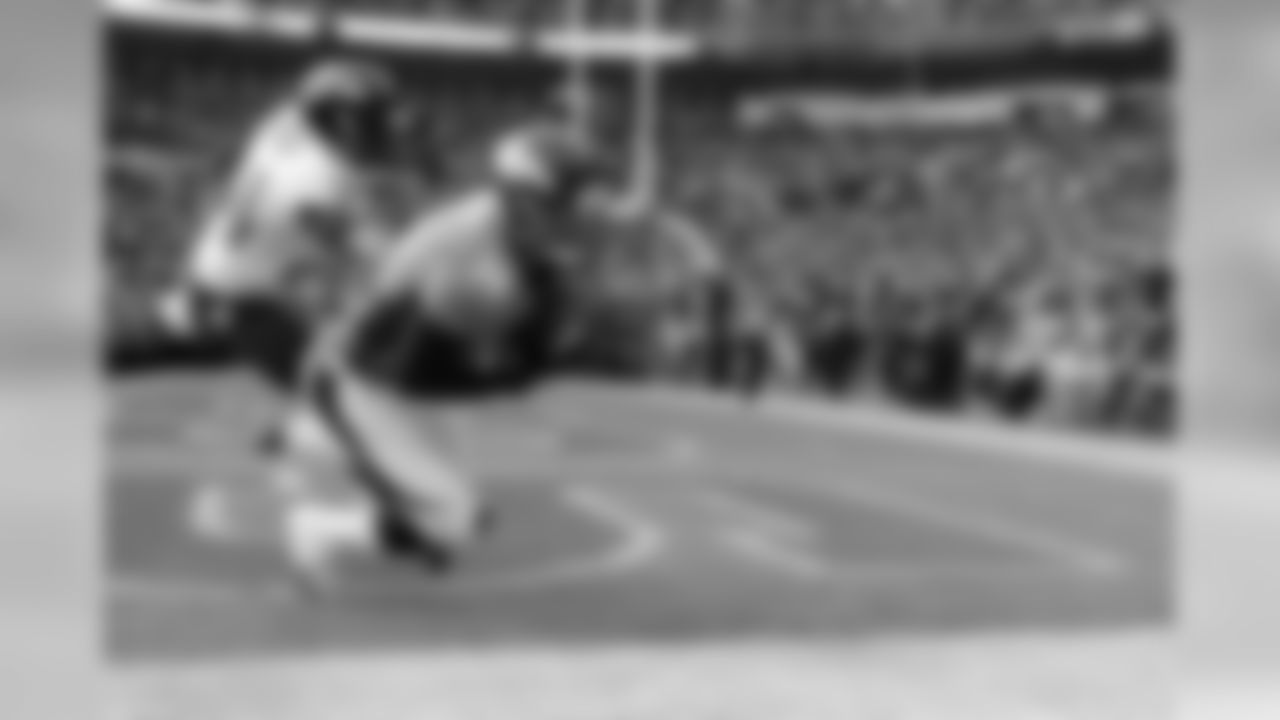 WR Brandon Stokley brings in a touchdown catch that ties the game at 14.