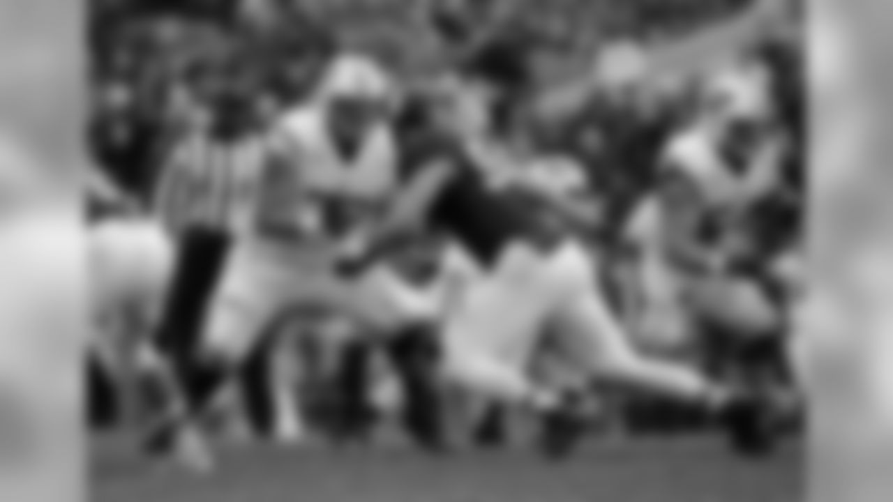 Wisconsin offensive lineman Rob Havenstein prepares to block Northwestern defensive end Dean Lowry.