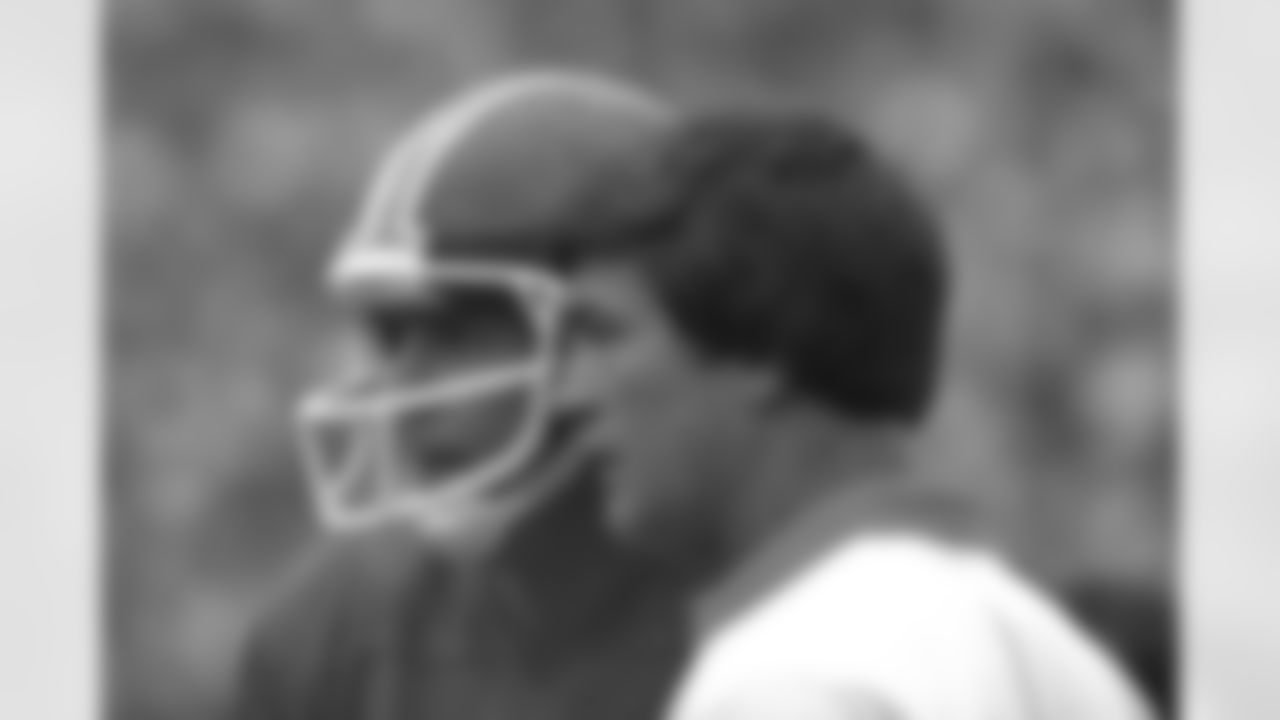 Quarterback Craig Morton talks with coach Dan Reeves during a game.