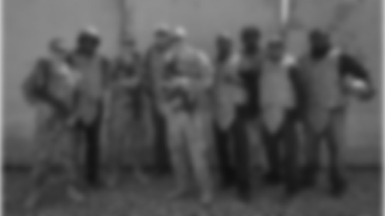The group of players on the USO tour pose for a picture.