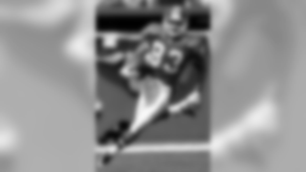 Wide receiver Anthony Miller recorded back-to-back 1,000-yard receiving seasons after signing with the Broncos in 1994. His 1995 season earned him a Pro Bowl nod. (Peter Read Miller via AP)