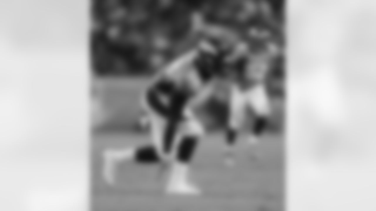 LB Von Miller celebrates his 18.5th sack of the season.